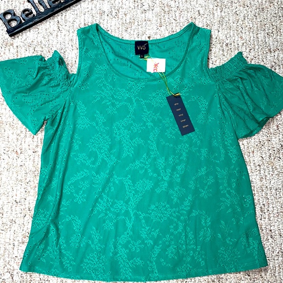 NWT W5 Beautiful Emerald Green Cold Shoulder short sleeve blouse. - Picture 8 of 12